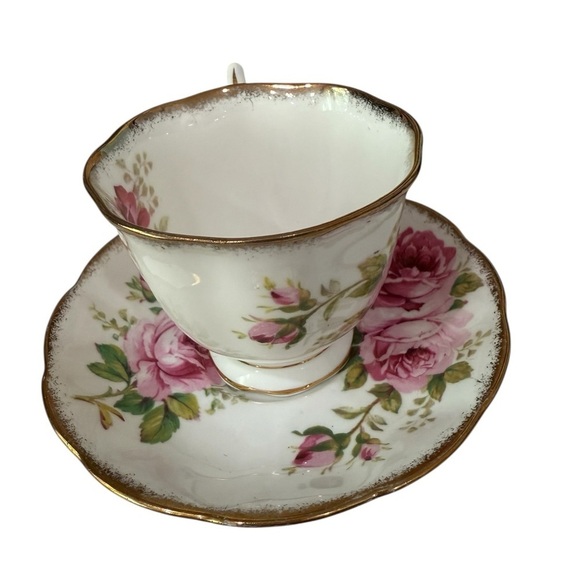 Royal Albert American Beauty Bone China Teacup and Saucer made in England VTG - Picture 4 of 5